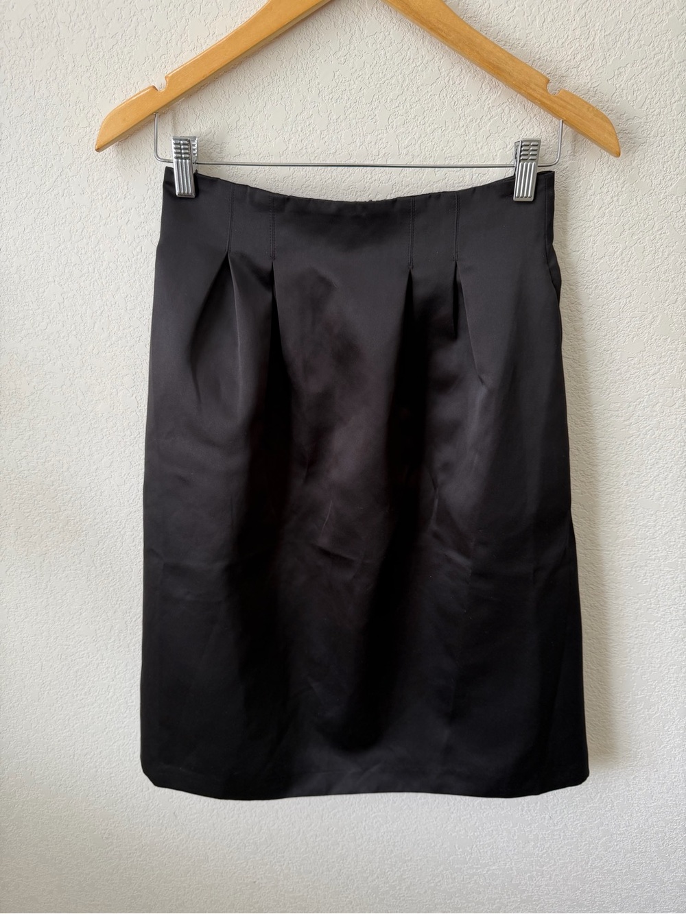 H&M Black Skirt with Front Pleats - Women